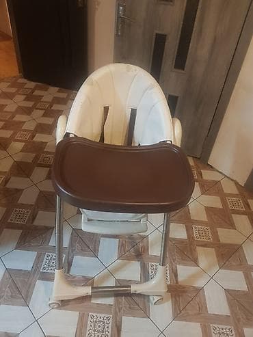 Uşaq yemək stulu - Rənglər: ağ oturacaq, tünd qəhvəyi çıxarılan masa