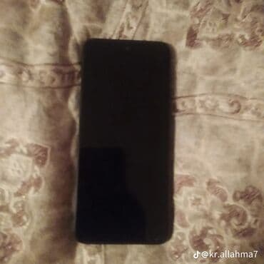 Smartfon - Tam ekranlı sensorlu telefon, ön tərəfdə kamera üçün kiçik