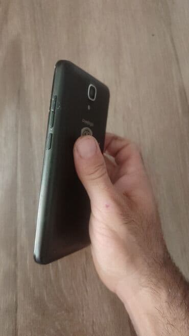 bas qirxan masinlar: Prestigio smartfon - Brend/model: Prestigio (arxa qapaqda loqo və — 3