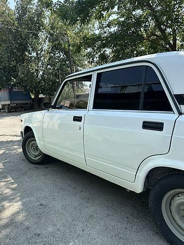 avto lizing: VAZ 2107 sedan – klassik ağ rəng, 4 qapı, arxa ötürücülü. Ili 2005 — 5