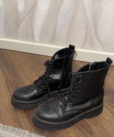 Dr Martens qadın bot
