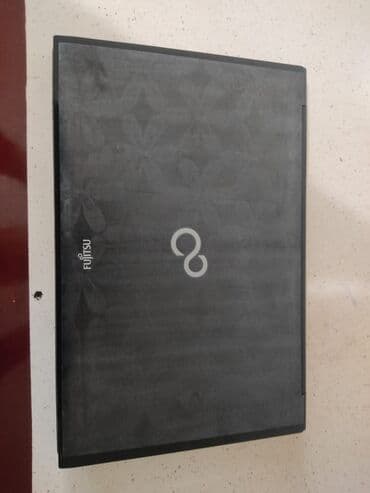 Fujitsu Lifebook noutbuku - Model: Fujitsu Lifebook (korpusda çiçək