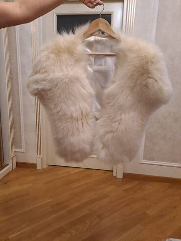 Çimərlik geyimləri: Ağ krem rəngli. 150azn — 1