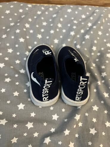 qebelend ters ev: 3 ayaqqabi 16, 18, 21 razmer hamisi birlikde 30 azn 1 ci olan — 12