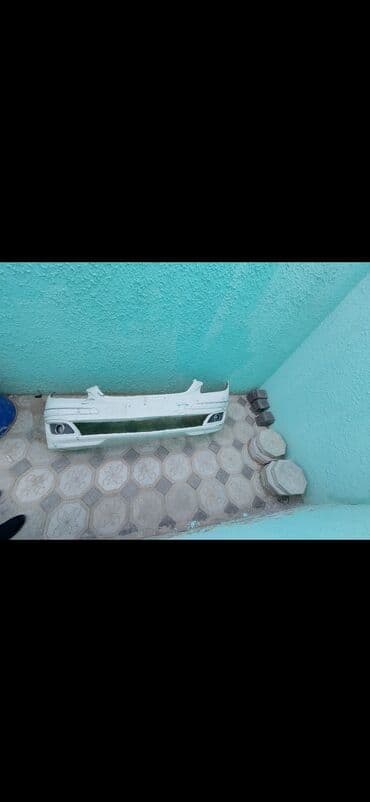 cesqa buferi: Məhsul: Avtomobilin ön bamperi Təsvir: - Rəng: ağ (işıq yaşıl çaları — 7