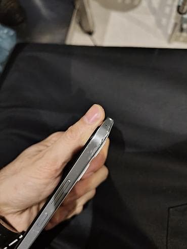 resmi not 9: Redmi smartfon – ağ rəng Xüsusiyyətlər: - Arxa tərəfdə üçlü kamera — 5