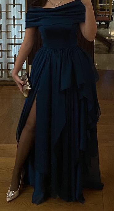 derin dondrcu: Zərif gecə/libas – petrol-mavi rəngdə, uzun və axıcı siluetli. - — 3