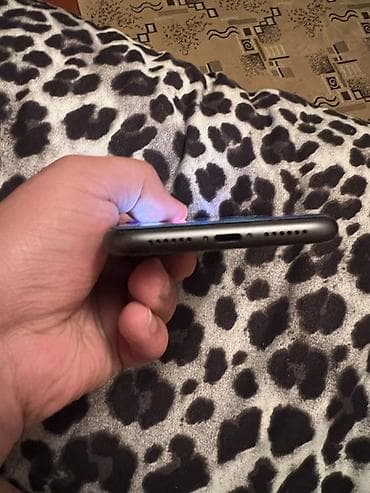 irsad iphone 11: IPhone 11, 128 GB, Qara, Face ID — 4