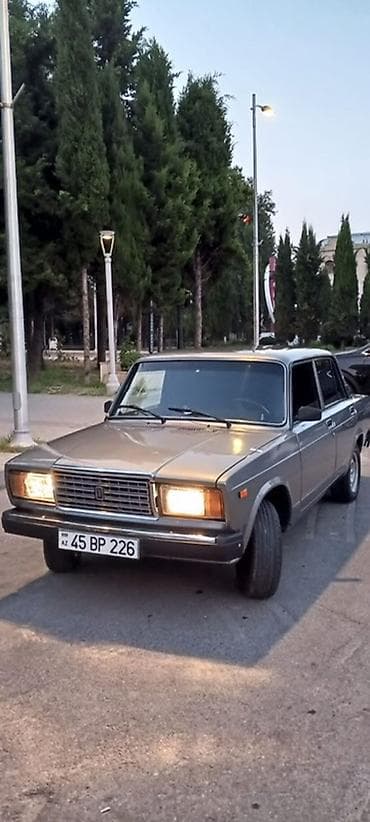 satılık araba: VAZ 2107 sedan 2006 cı il buraxılış — 5 pilləli sürət qutusu mator 03 — 4