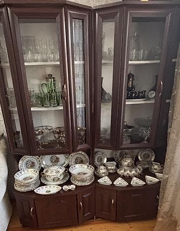 Künc vitrin-dolab dəsti - Material: tünd qəhvəyi MDF/taxta karkas, ön