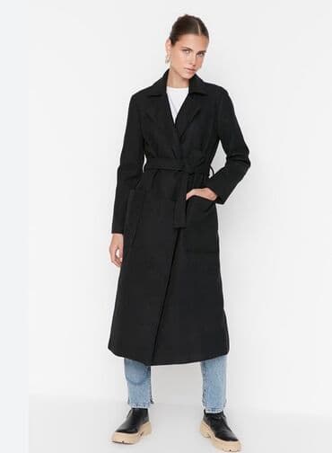 reqs geyimi: Qara palto — 1