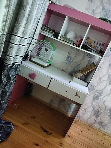Для девочки, С выдвижными ящиками, Письменный стол, Без стульев