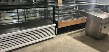 suse vitrin: Şüşə vitrinlər, ticarət məkanlarında məhsulları sərgiləmək üçün — 1