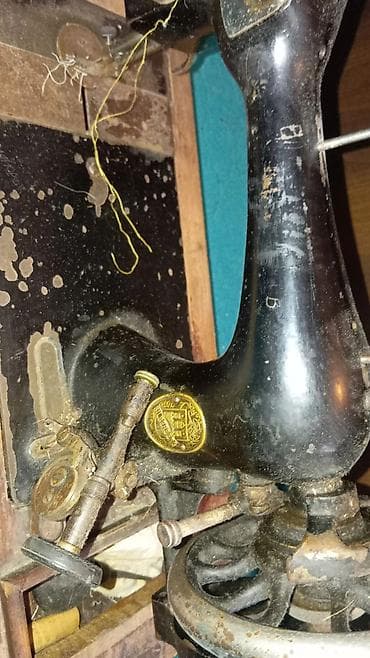 cap maşını: Antik tikiş maşını – əl ilə fırladılan, çarxlı model - Qədim masaüstü — 2