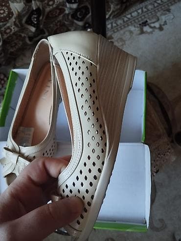 kişi gödəkcəsi: Təzədir geyinilməyib. Gəncə şəhərindədir. Bakıya Əlavə ödənişlə — 4