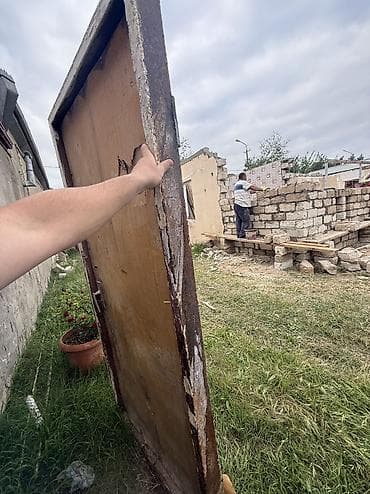 Ağır qapıdır, keyfiyyətlidir, sadəcə kosmetikası gedib. Real alıcıya — 3