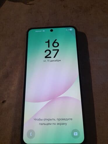 TV və video: Satılır: smartfon - Ekran: tam ekran dizayn, mərkəzdə punch‑hole ön — 1