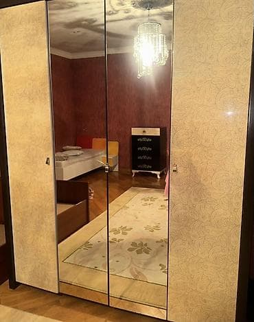 geyim dolabi: Geniş güzgülü qarderob şkafı - Dizayn: 5 qapılı konstruksiya – ortada — 2