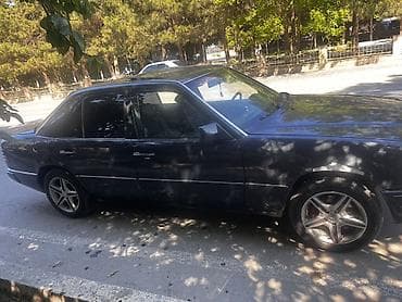 ucuz moto: Mercedes-Benz E-Class W124 sedan - Korpus: 4 qapılı sedan, qara rəng — 4