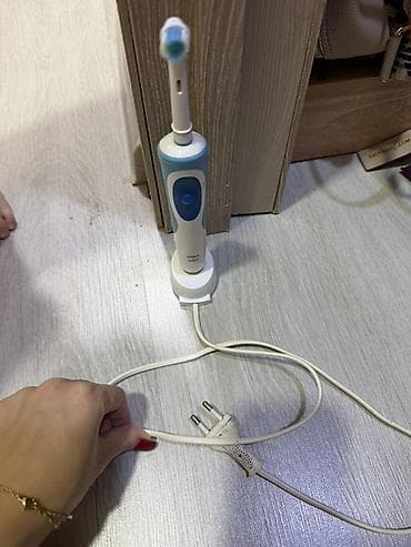 Elektrik diş fırçası və şarj bazası - Tip: Vibrasiyalı/rotasiya lalafo.az -da Elektrik diş fırçası və şarj bazası - Tip: Vibrasiyalı/rotasiya