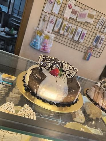 pubg tort: Tort – şokolad və vanil qlazurla - Dairəvi forma, parlaq “mirror — 4