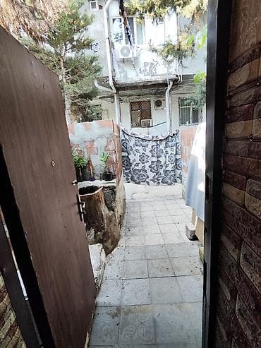 qurgusun satisi: Mətbəx/studiya tipli kiçik otaq satılır. Plan və təchizat: - Mətbəx — 8