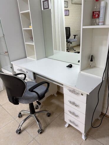 islenmis mebeler: Sekilde gorunduyu kimidir. Hamisi birlikde 600 manatdir. Whatsappdan — 1