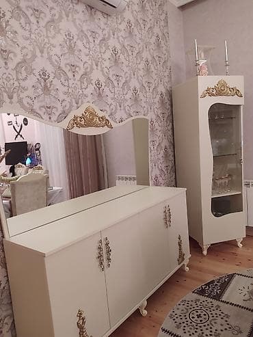 hacar dəsdi: Klassik üslubda qonaq otağı üçün mebel dəsti. Tərkibi: - Geniş — 2