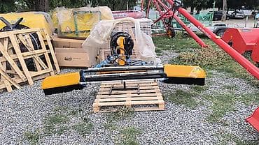 Traktor on ot ilaclama avadanliq. 3 silindirle techiz olunub. şotku