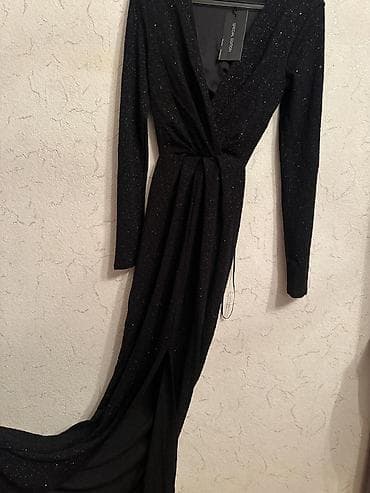 balaca canta: Bershka brendinin ziyafet donu.arxa bel hissesi dekoltedir.Donun rengi — 3