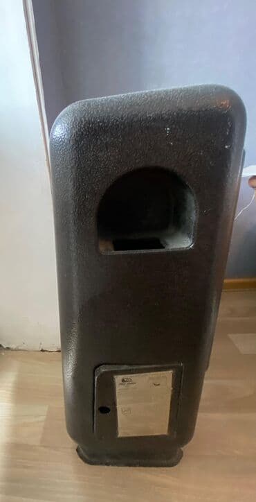 qızdırıcı konvektor: Qəhvəyi və qara rənglərdə dizayn edilmiş portativ qaz sobası. Kompakt — 4