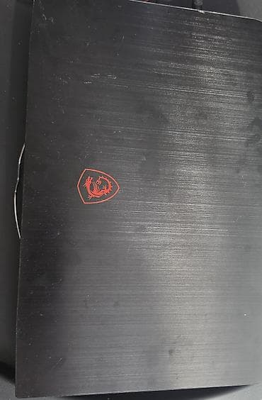 oyun notebooku: MSI oyun noutbuku - Model: MSI (qapaqda qırmızı əjdaha loqosu, oyun — 3