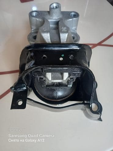 Original Mator yastigi, 40.000km getmis Nissan notun ustunnen cixib