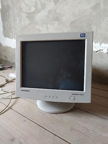 samsung monitör: Samsung SyncMaster 753DFX model monitor satılır. 17 düymlük CRT (old — 1