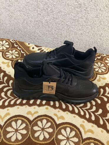 tünd qırmızı qadın krossovkaları: Tonny black - kişi krasovkası . Türkiyənindir. Təzədir. Ölçü- 42 — 3