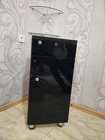 Салонная, медицинская мебель: Salon üçün kraska dolabl-50 azn Manikür stolu üstü şüşəli 60 azn — 4