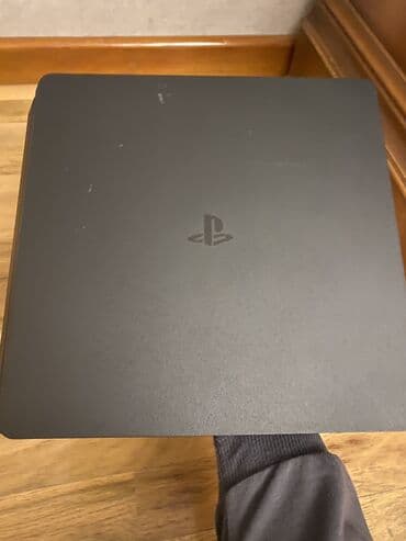 Видеоигры и приставки: PlayStation 4 Slim komplekti - Konsol: PS4 Slim (qara korpus — 3
