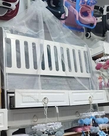 Oğlan və qız üçün, Dördbucaq, Beşik, Yellənmə mexanizm ilə — 1