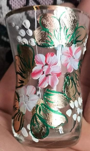 Вазы: Qədimi üslubda dekorativ dəst – şüşə və keramika əşyaları Tərkib: - — 5