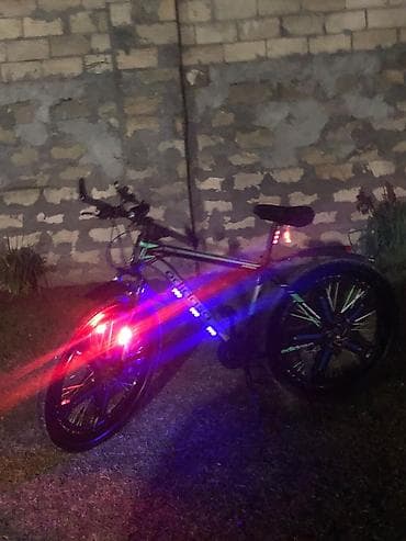 5dollar nece manat: LED işıqlı dağ velosipedi - Güclü ön və arxa LED işıqlar, çərçivə — 2