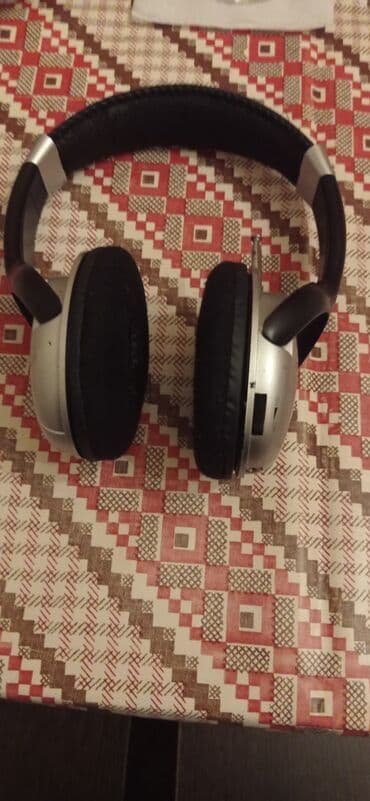 Radio nausnik isləyir