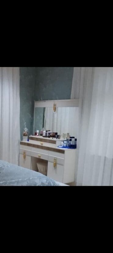 işlemiş mebeler: Yataq otağı mebel dəsti yeni kimidir - Rəng və üslub: açıq krem və — 5