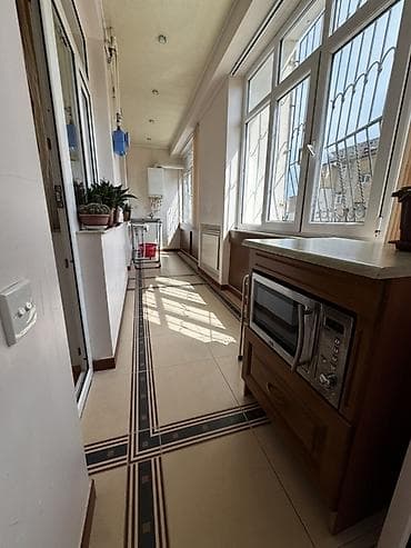kiraye gence: İnşaatçılar metrosunun TAM yanında — 150 m², 3 otaqlı, tam əşyalı — 6