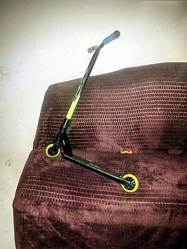 basketboll forması: Freestyle/skuter - Rənglər: qara gövdə, sarı‑yaşıl təkərlər və boyun — 1