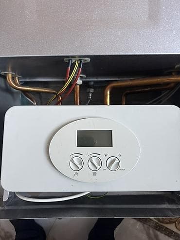 nokia e5 00: Qazla işləyən divar tipli kombi/qatılaşdırıcı qazan - Ön paneldə — 3