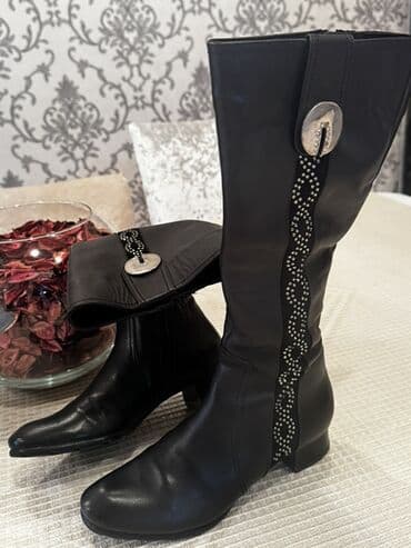 Qadın uzun dəri çəkmələr – qara rəngdə, diz altı model. - Material