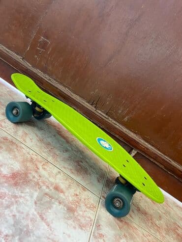 Butslar: Yaşıl rəngdə penny tipli skeytbord. Yüngül və daşınabilir dizayna — 1