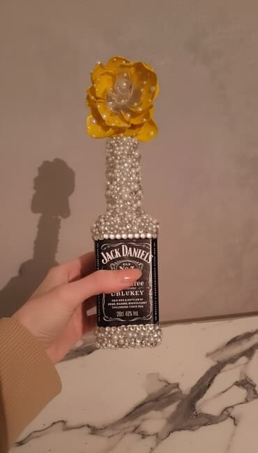 süni güllər: Bu dizayn sıradan olmağı qəbul etməyənlər üçündü. Parlaq kompozisiya — 1