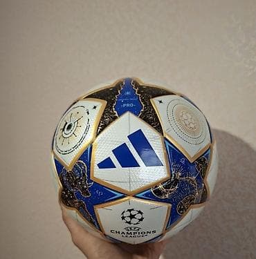 Toplar: UEFA Champions League futbol topları - Ölçü: 5 (standart peşəkar — 3