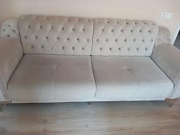 Klassik üslubda 3 nəfərlik krem rəngli divan. Xüsusiyyətlər: - Üst